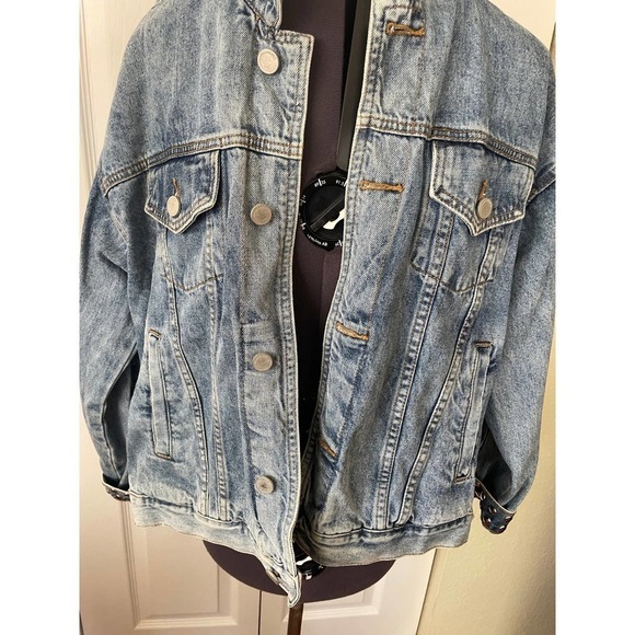 BlankNYC Blue Jean Denim Distressed Studded Collar and Cuff Jacket • Size S ⬇️ - Picture 2 of 4
